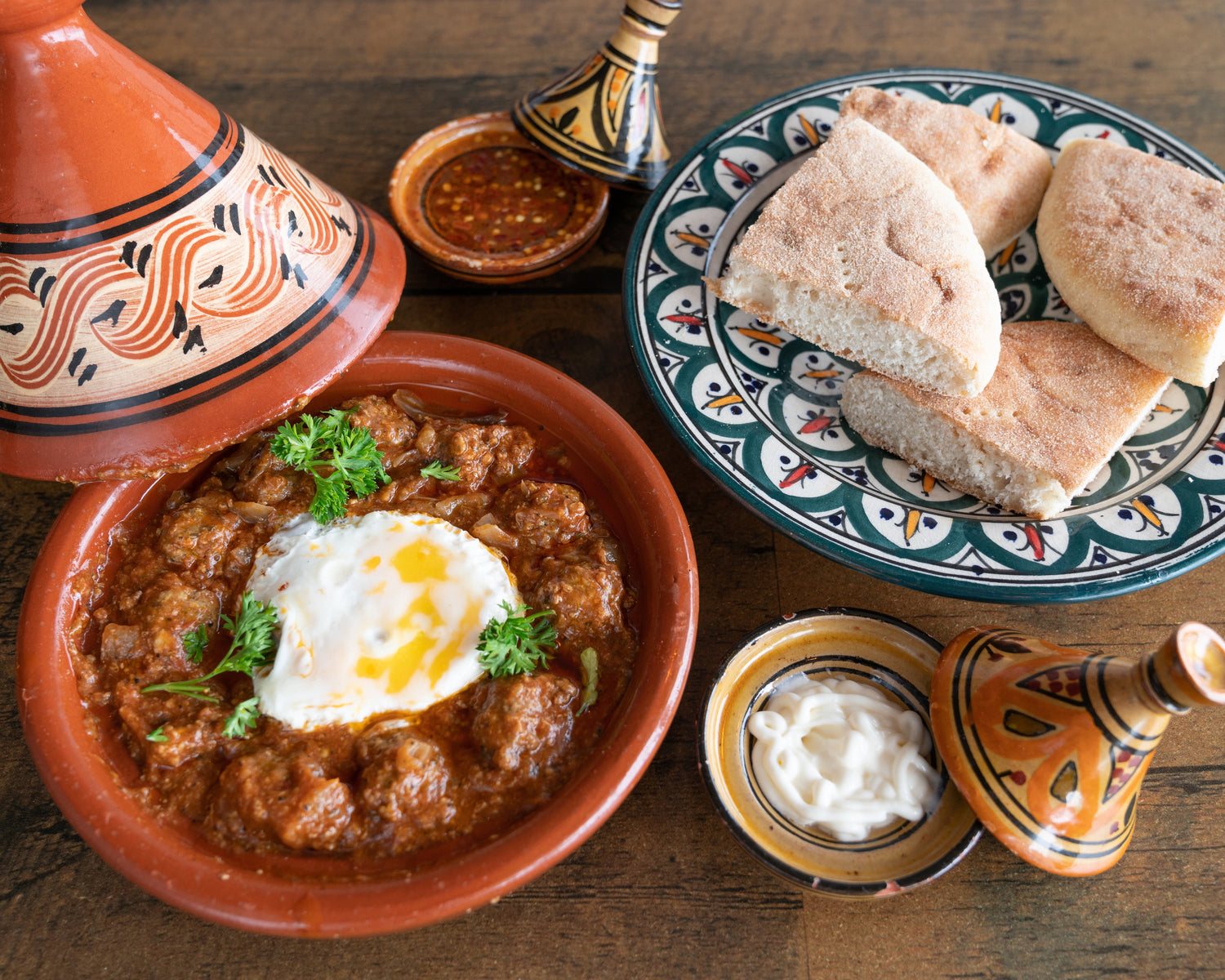 https://www.aicookhome.com/cdn/shop/files/moroccan-meal-in-tagine.jpg?v=1663296838&width=1500